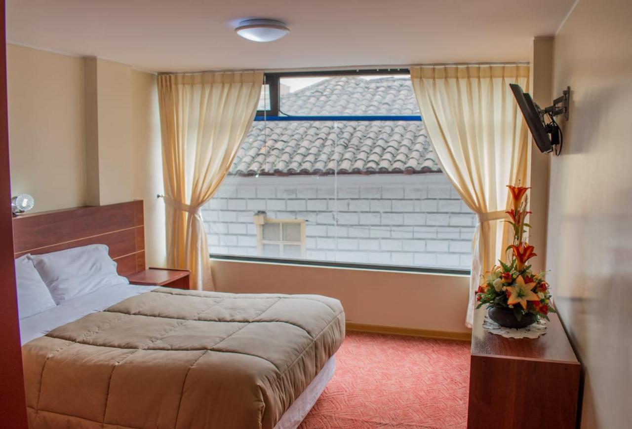 Hotel Flor De Los Andes Tulcán Екстериор снимка