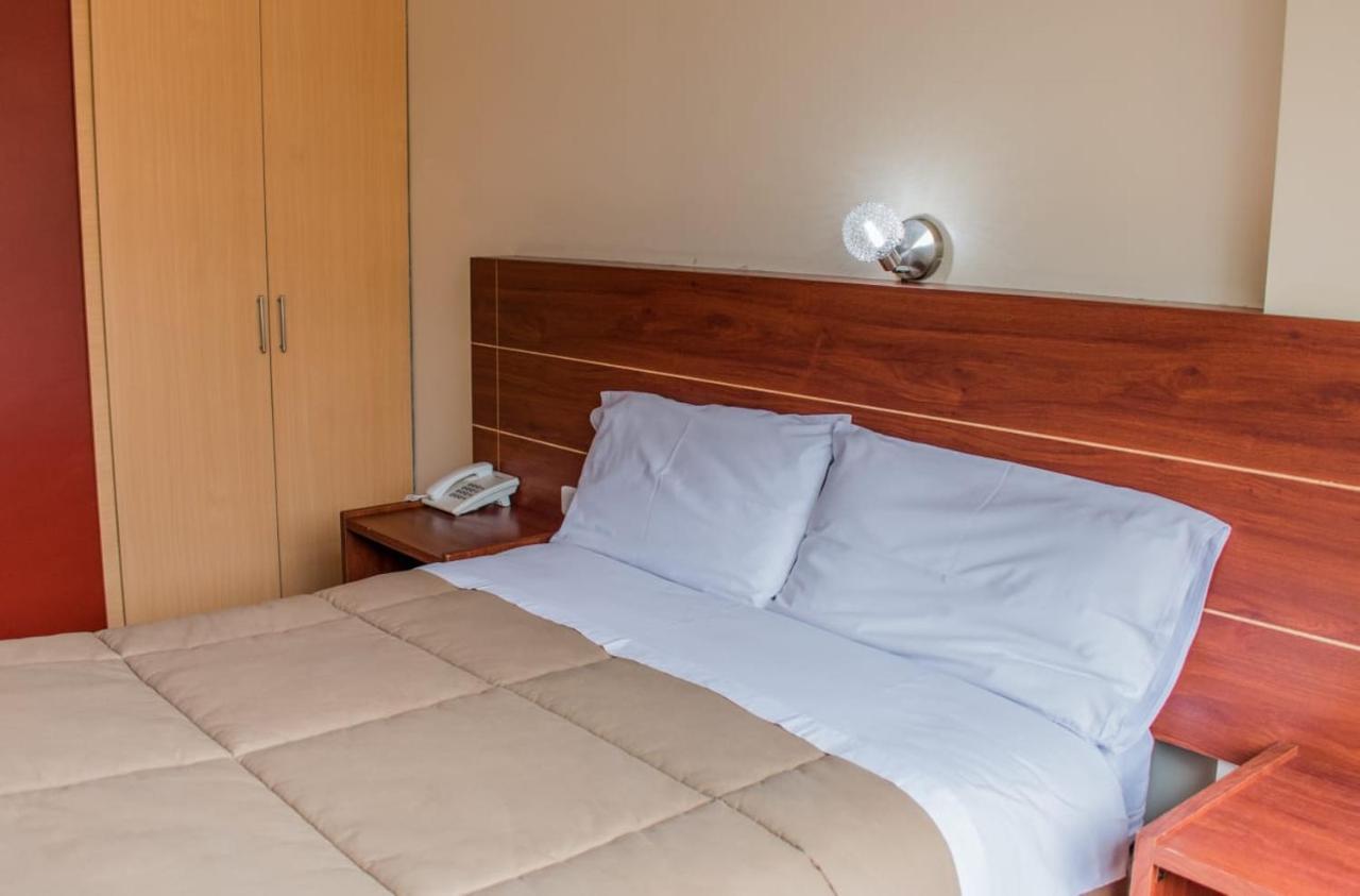Hotel Flor De Los Andes Tulcán Екстериор снимка