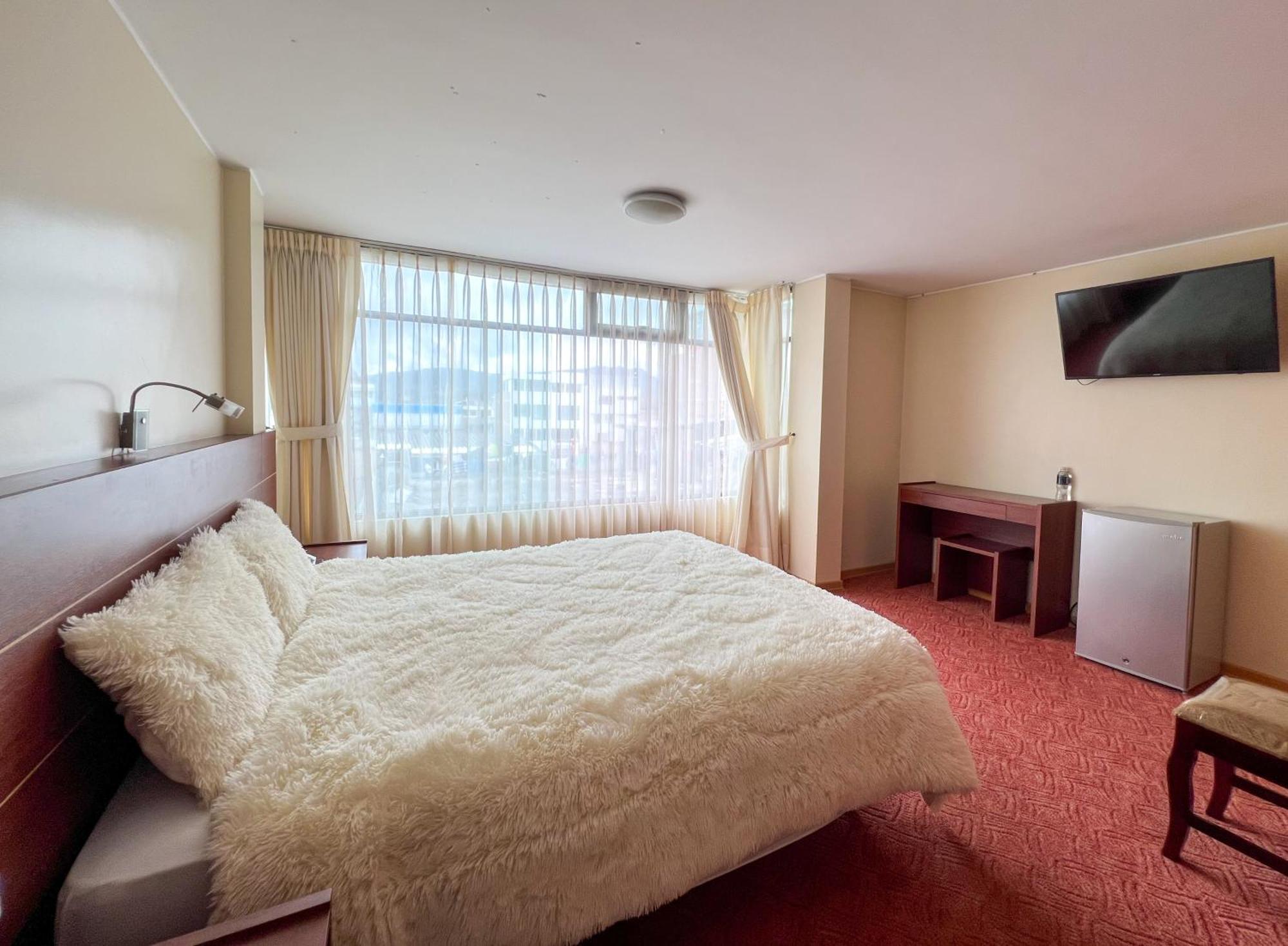 Hotel Flor De Los Andes Tulcán Екстериор снимка