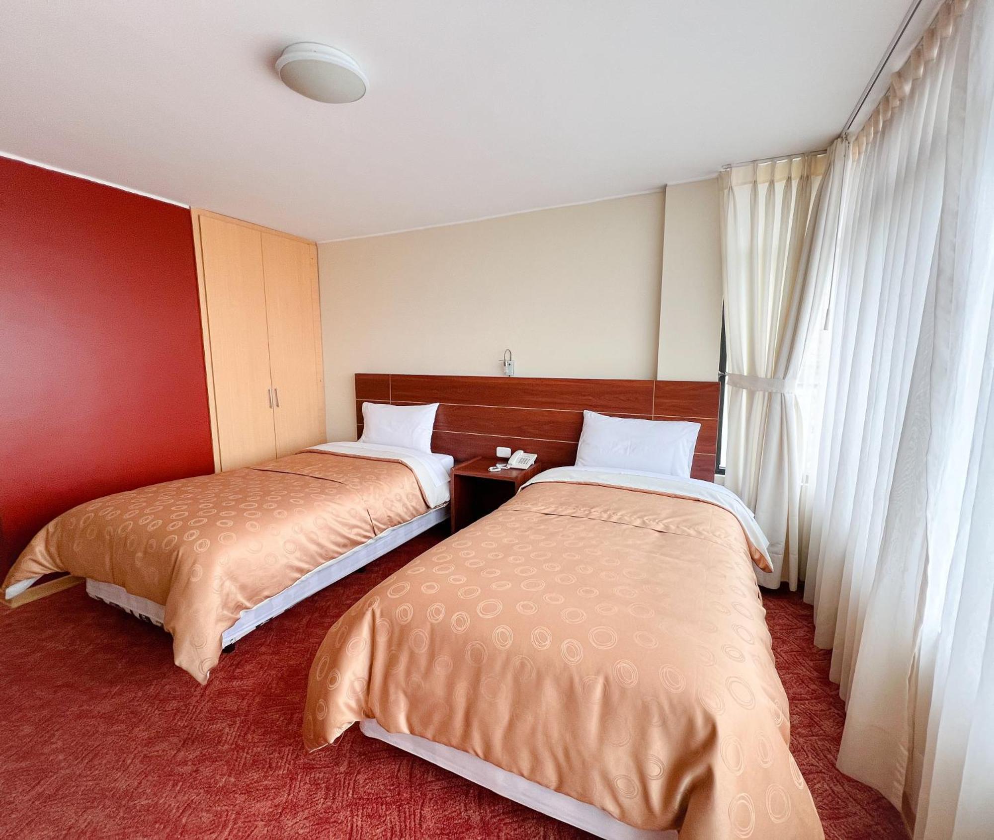 Hotel Flor De Los Andes Tulcán Екстериор снимка